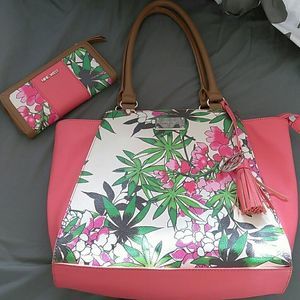 Floral Nine West purse & wallet!